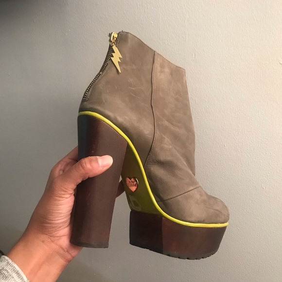 Betsey Johnson ankle bootie - Picture 3 of 8